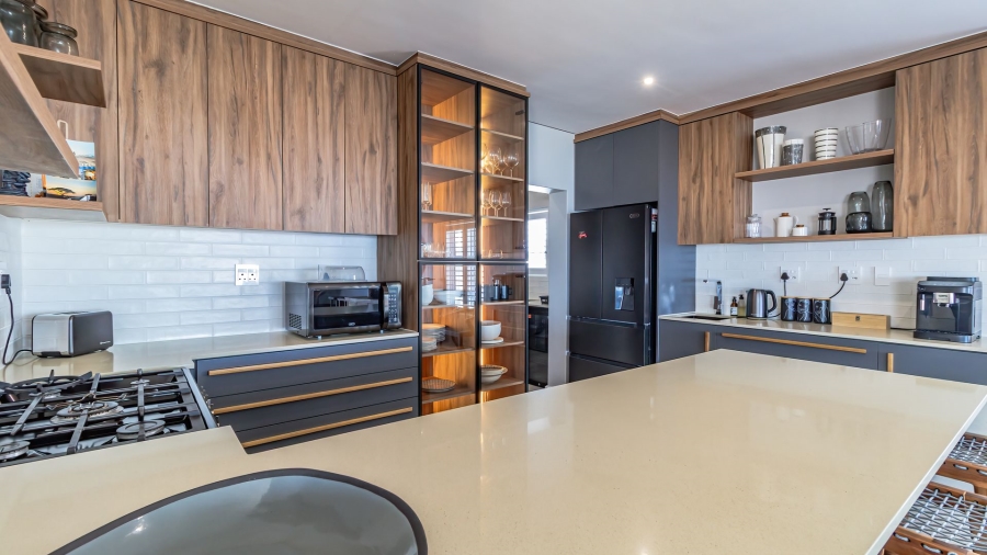 4 Bedroom Property for Sale in Pearl Bay Western Cape